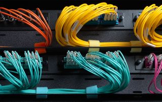Organização-de-Cabos-de-Fibra-Óptica-com-Velcro